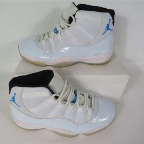Jordan's Men's Retro Carolina Blue Size 7